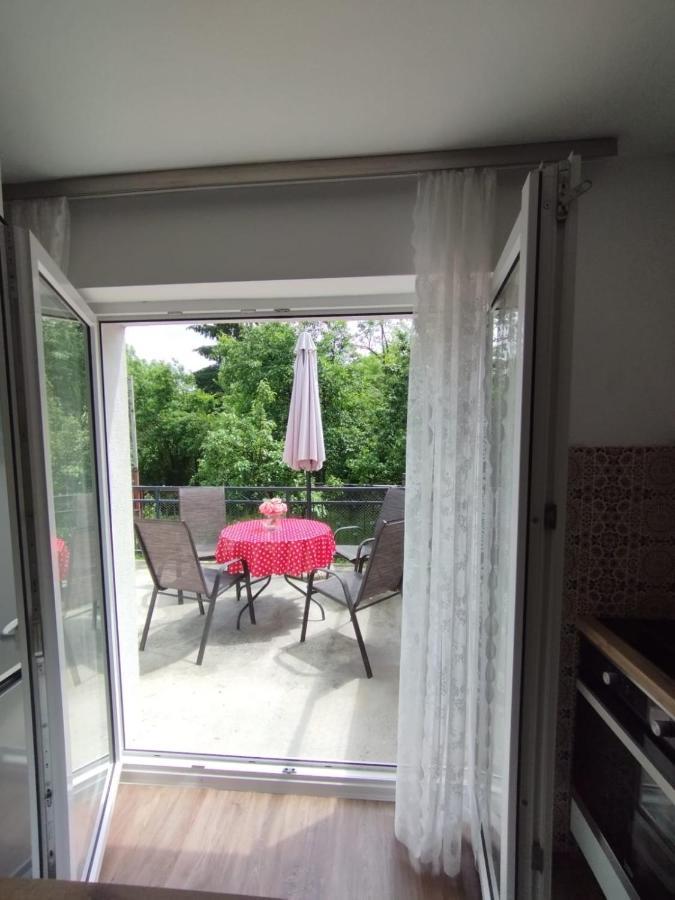 Cozy And Charming Apt. Sarajevo Apartamento Exterior foto